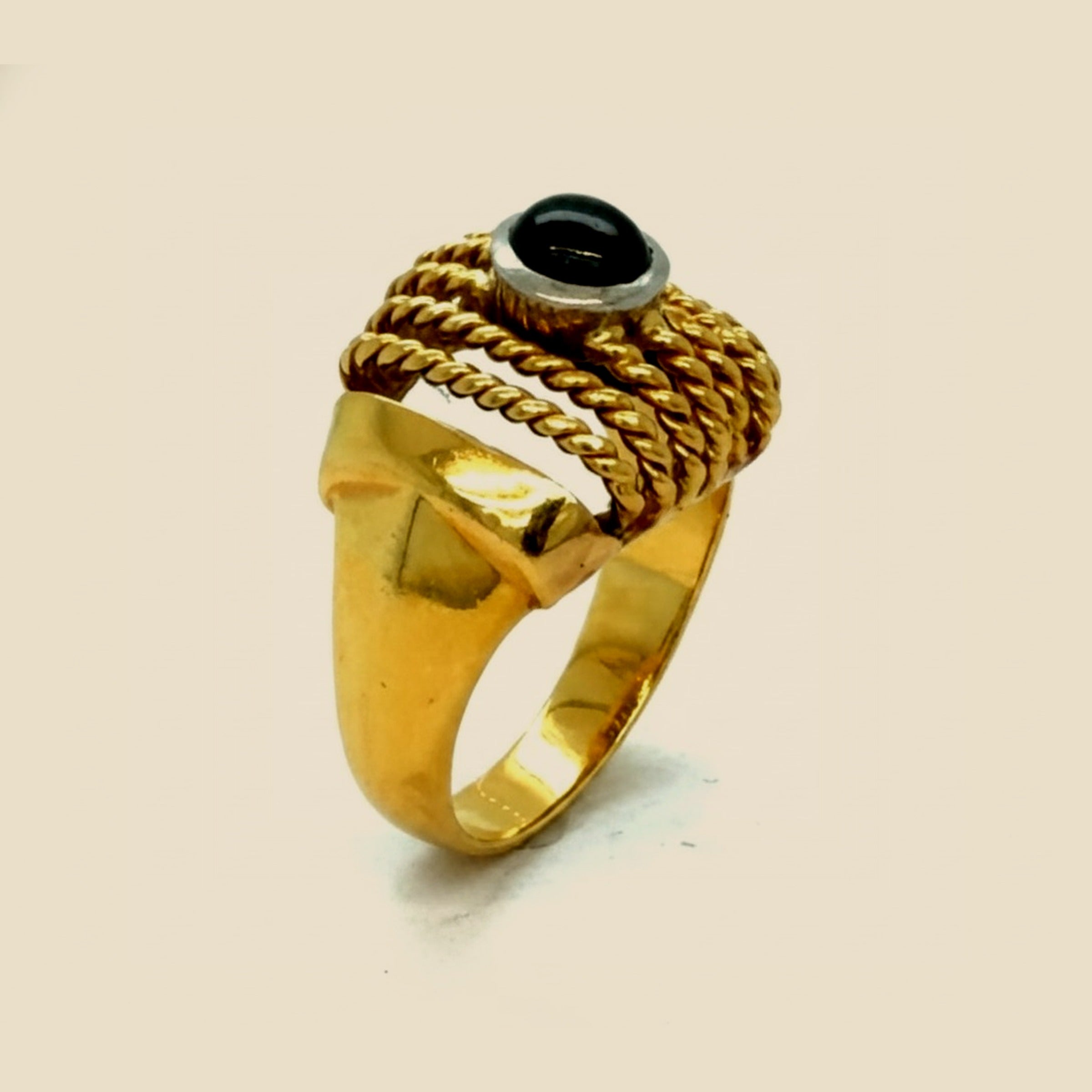 18k Yellow Gold Cabochon Sapphire Ring