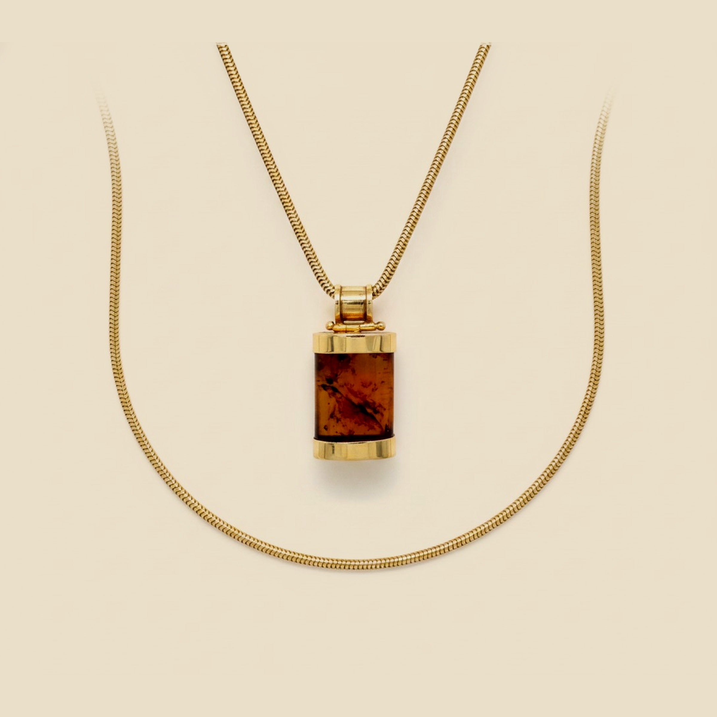 Yellow gold 14k natural amber pendant necklace